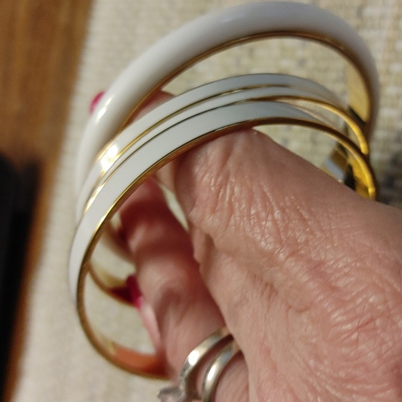 Vintage Set of Monet White & Gold Bangles - Picture 4 of 13